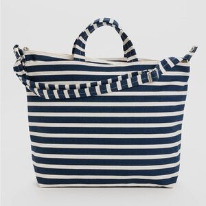 NWT Baggu Horizontal Zip Duck Bag Navy Stripe